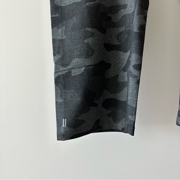 NOBULL • Chrome Black Camo Compression 3/4 Length Tights Pants - Picture 6 of 12